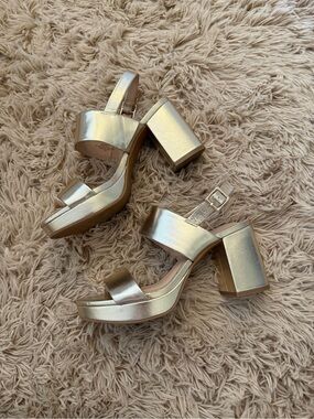 Kelly & Katie Gold Chunky Heels - Women’s Size 6M